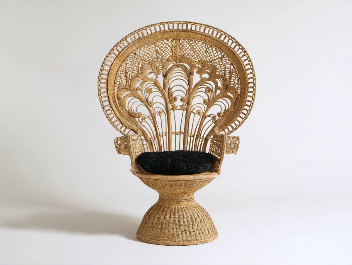 Rattanowy fotel paw beżowy z czarną poduszką, 80 x 65 x 115 cm